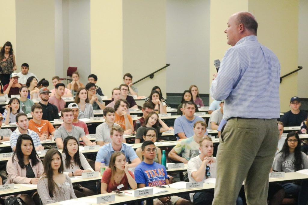 Steve Smith, Senior Director of the Master in Accounting Program, welcomes incoming iMPA students.
