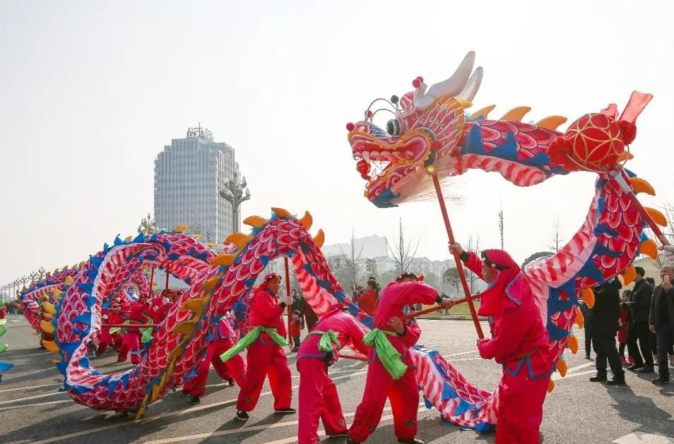 dragon dance - a picture from Sujian